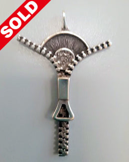 Ciondolo crocifisso su disegno